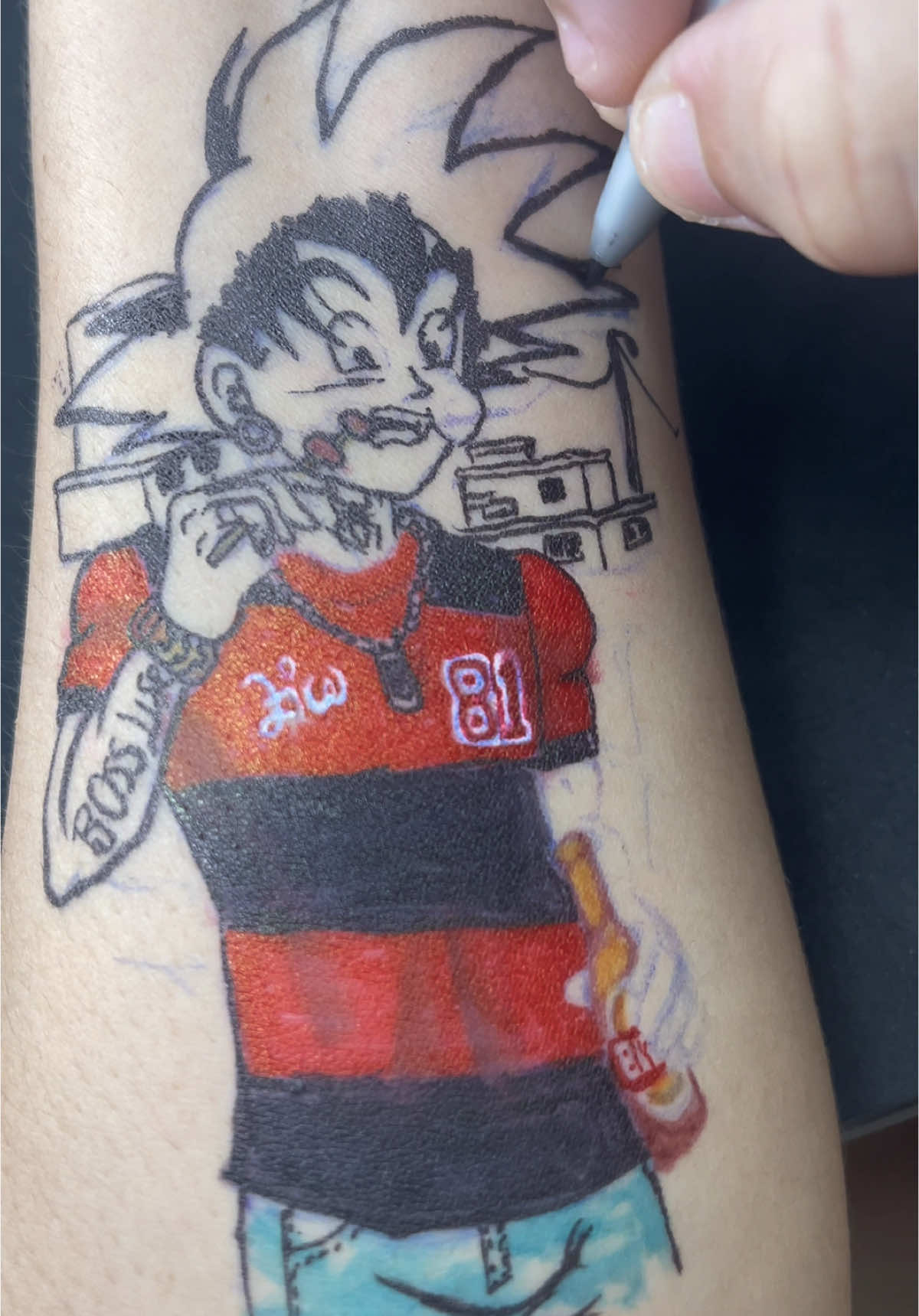 Respondendo a @emanuel Goku com a blusa do Flamengo na favela , Tattoo fake #tattoo #viral_video #goku #tattoos #tattooartist #fyy #escola #manga 