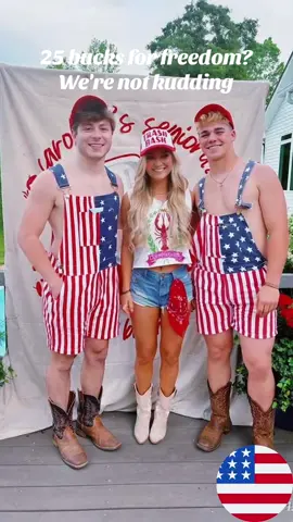 If you dare to wear it, you win! Vintage American style~#4thofjuly #americanstyle #usa🇺🇸 #Patriotic #Overalls #ShortOveralls #American #patrioticclothes #Tatcha #4thofjuly #americanstyle #American #4thofjulyoutfit 