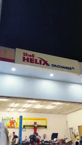 jangan lupa ganti oli ya, terutama yang mau mudik dan juga touring jauhh, besok weekend  🎬 Original video by @zoomie77 📱 Google Pixel 7 Pro  🎥 Cinematic vidio @nalwavee  🔧 Cocok buat Story, Prank, Kata-kata  📥 Follow buat stok video original tiap hari #shell #oli #HD #xyzbcafypシ 