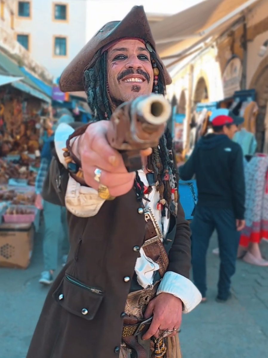 💃Bienvenue aux Anges, là où Essaouira danse, rit et chante !  Ici, ce n’est pas juste un restaurant… c’est un souffle de joie, un sourire dans l’assiette, un hymne à la vie au cœur de la médina 🌞 On y vient pour bien manger, on y reste pour l’ambiance. Et aujourd’hui, on vous emmène en immersion dans ce qui fait battre le cœur d’Essaouira : ses artistes, ses sourires, sa folie douce. Au menu ? Des saveurs maison, du soleil, des éclats de rire… et des pas de danse sur un air de Waka Waka 🔥 Parce que chez nous, chaque instant est une fête, chaque visage un rayon de lumière. ✨ Venez goûter la magie des Anges. Venez faire partie de cette joie contagieuse. Essaouira vous attend… et nous aussi. ✨ 📍Les Anges Food & Drinks  Place Chrib Atay Essaouira MAROC  🔗 https://lesanges-essaouira.com/ 🎥 @vb_digitalnomad  . . . . . #LesAngesEssaouira #Essaouira #VisitEssaouira #EssaouiraVibes #EssaouiraExperience #MoroccoVibes #MarocMagique #RestaurantEssaouira #FoodWithLove #EatLocal #HomeMadeFood #GoodMoodFood #SoulFood #AuthenticCuisine #FeelGoodVibes #JoieDeVivre #LifeInColors #SmilesAllAround #ArtistsOfEssaouira #FeelTheBeat #DancingSouls #BonheurEnTerrasse #WakaWakaMood #ReelMood #VibesOfEssaouira #ChezLesAnges #AngesDeLaMedina 