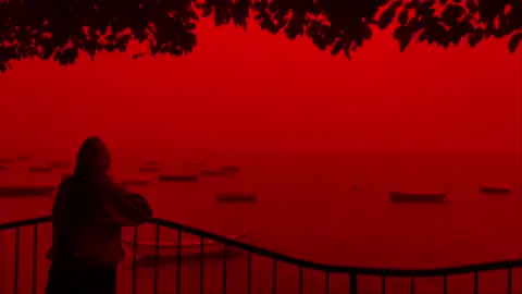 فِي عِزِّ اَلْمَصَائِبِكَانَتْ اَلْقَصَائِدُ 