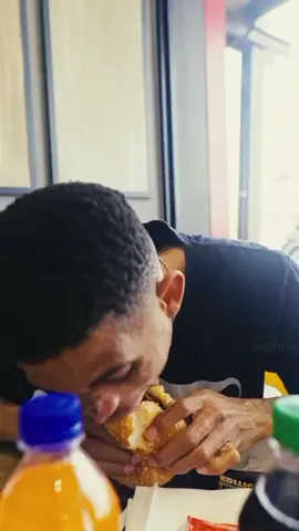 At the restaurant #FoodTok #FoodLover #tiktok_india #pourtoii #tiktoker #mohrigo #comedyvideo #humor #williamlast_krm #fyp #funnytiktok #tik_tok #france 