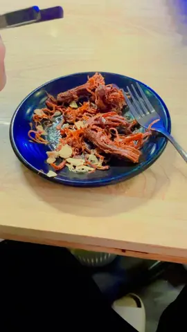 2 con điên đi ăn