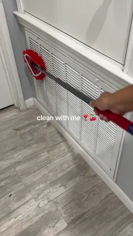 Cleaning with this duster head just got easier ❤️✨ these are only for the original ocedar mop stick 🍒 #clean #cleaning #cleaninghacks #cleaningmotivation #cleaningtips #mop #dusting #cleaningtiktok #limpiando #limpieza #CleanTok 