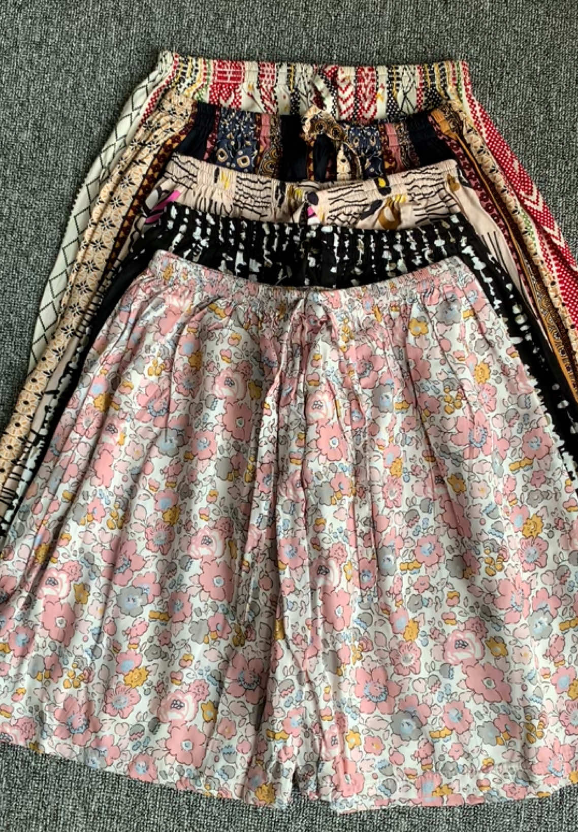 Recomend bnged celana pendek rayon satu ini motif banyak pilihan #celanapendek #celanamurah #celanapendekrayon #wibgajian 