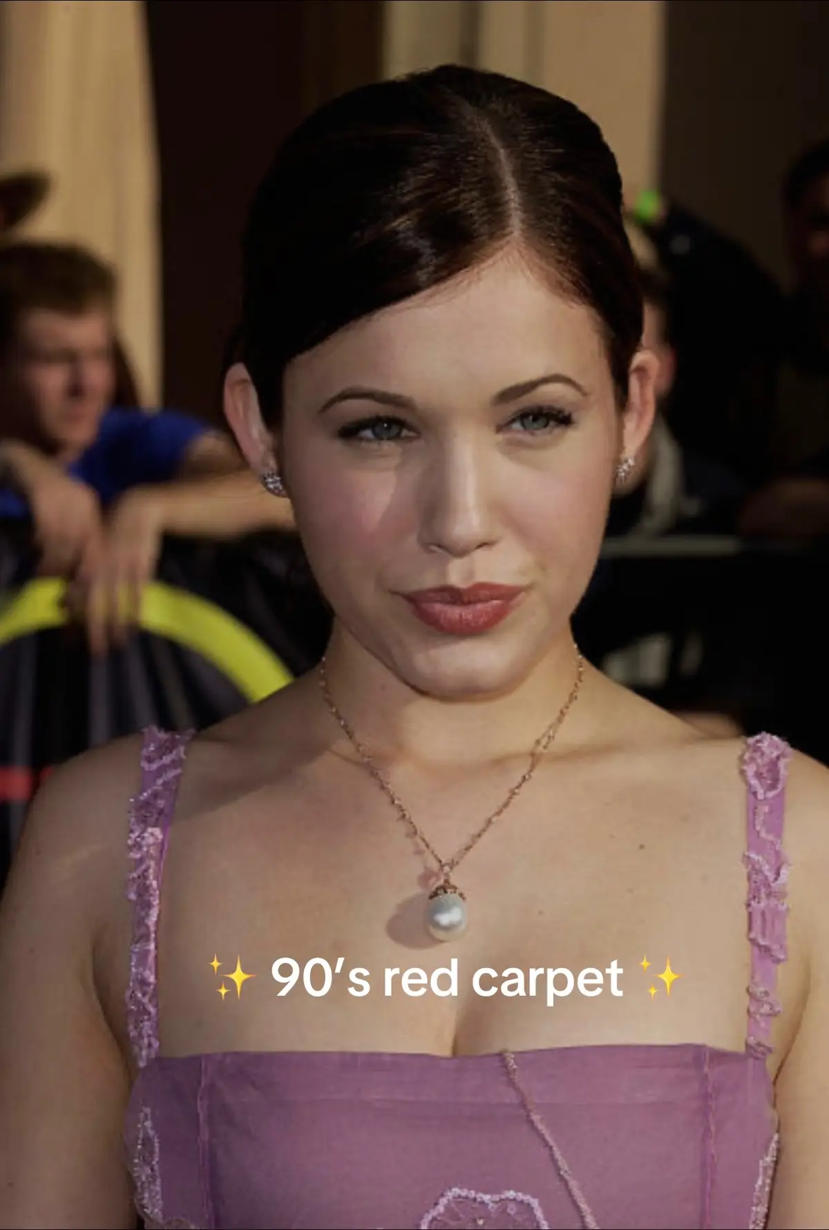 Take me back to simpler times… like the red carpet in the 90’s. #90s #redcarpet #tbt #throwback 