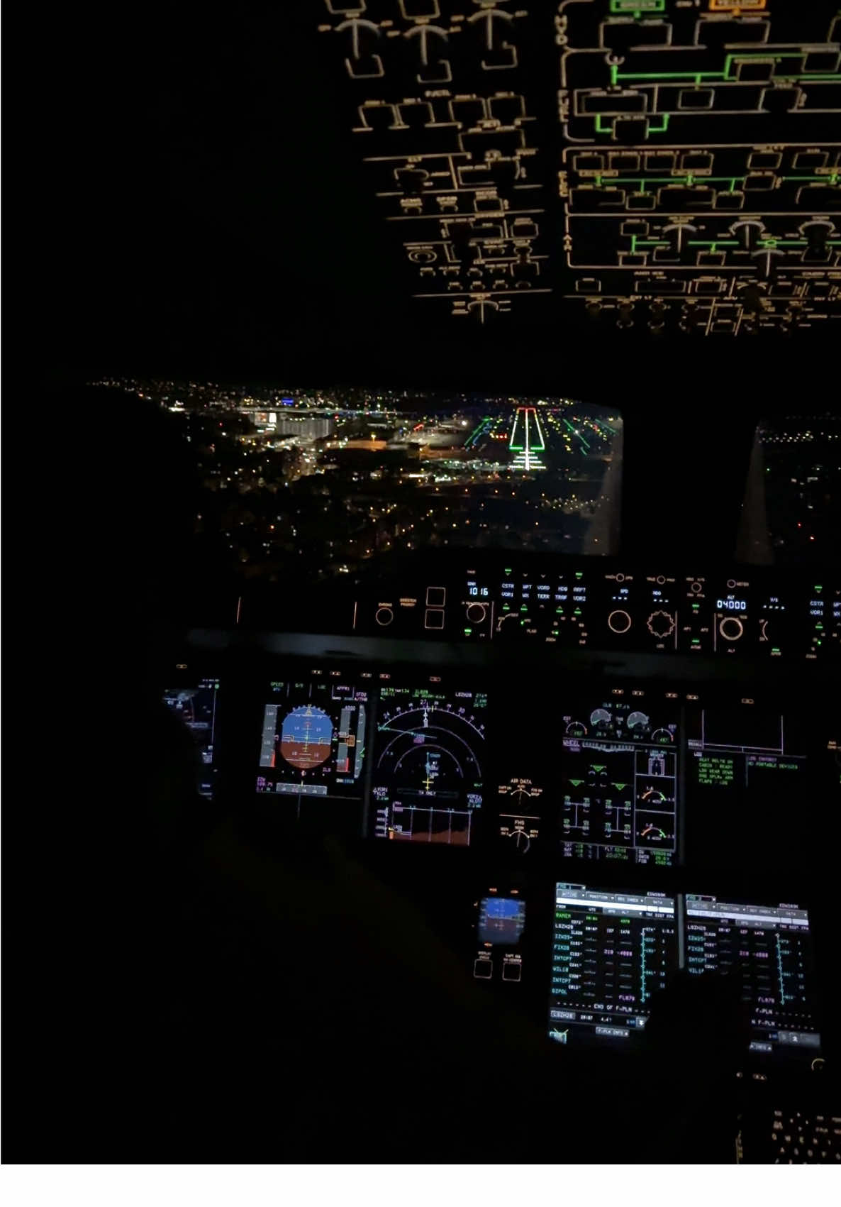 Zurich by Night Full A350 Landing from the Cockpit✈️ #aviation #aviationlovers #airbusa350 #landing #pilotsview 