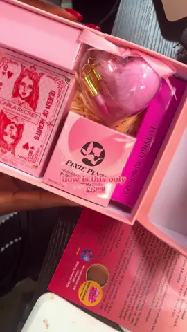 Idk if there is a glitch or something 💕💕💃💃 #makeupkit #makeupgiftset #giftsets #beautybox #fyp 