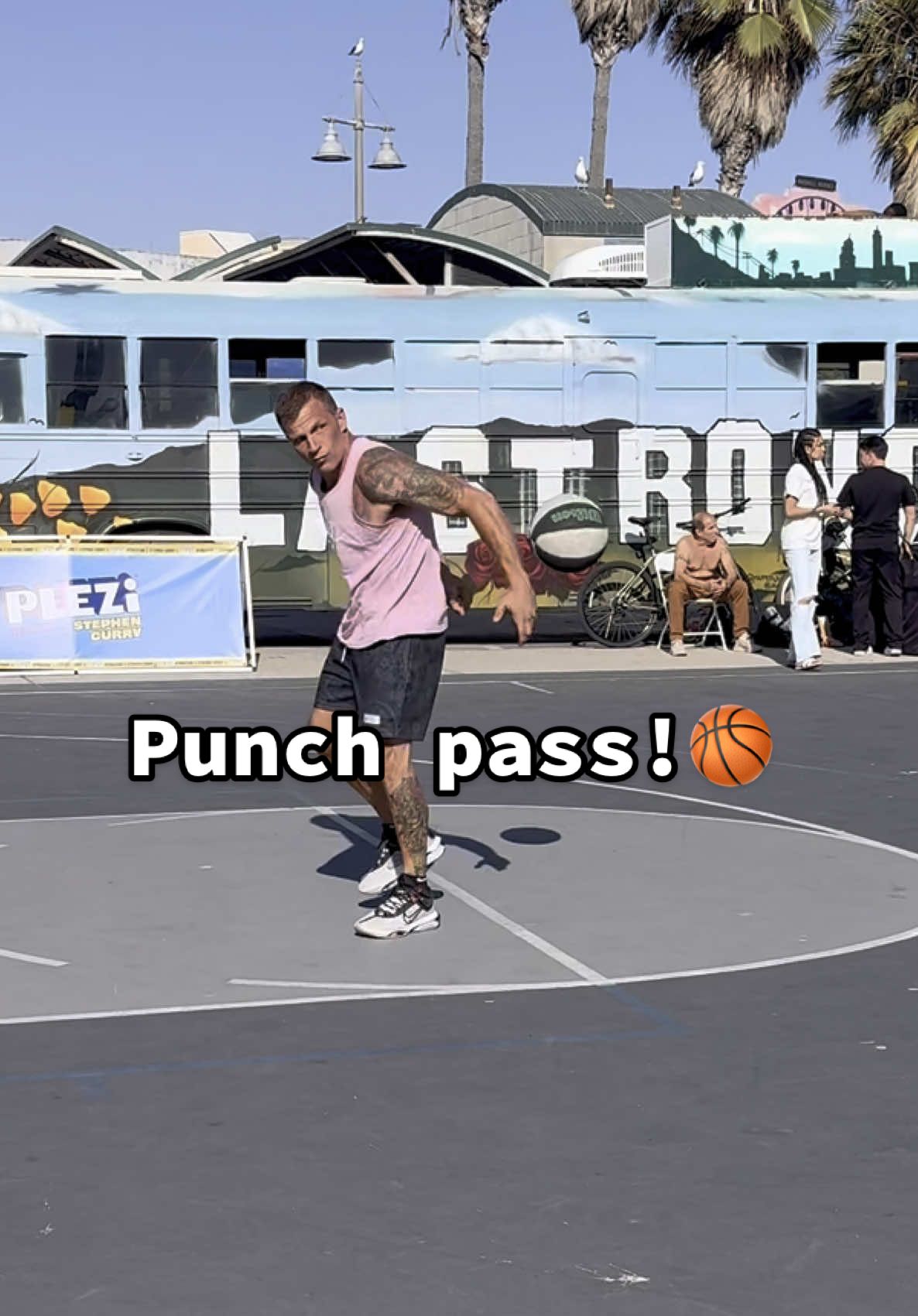 Punch pass and lil basketball freestyle in Venice Ball draft day. #basketball #hoops #
