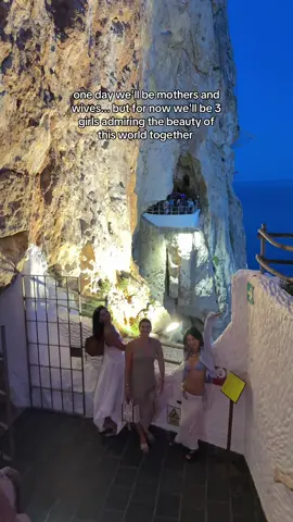 the most stunning cave bar in the world... 🤯 can't wait to show you more!! 📍Cova d'en Xoroi, Menorca 