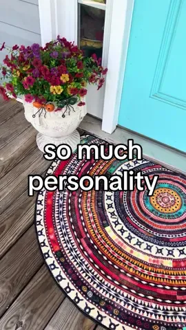 This rug looks so gorgeous on my front porch! #rug #doormat #porchrug #washablerug #decorativerugs 