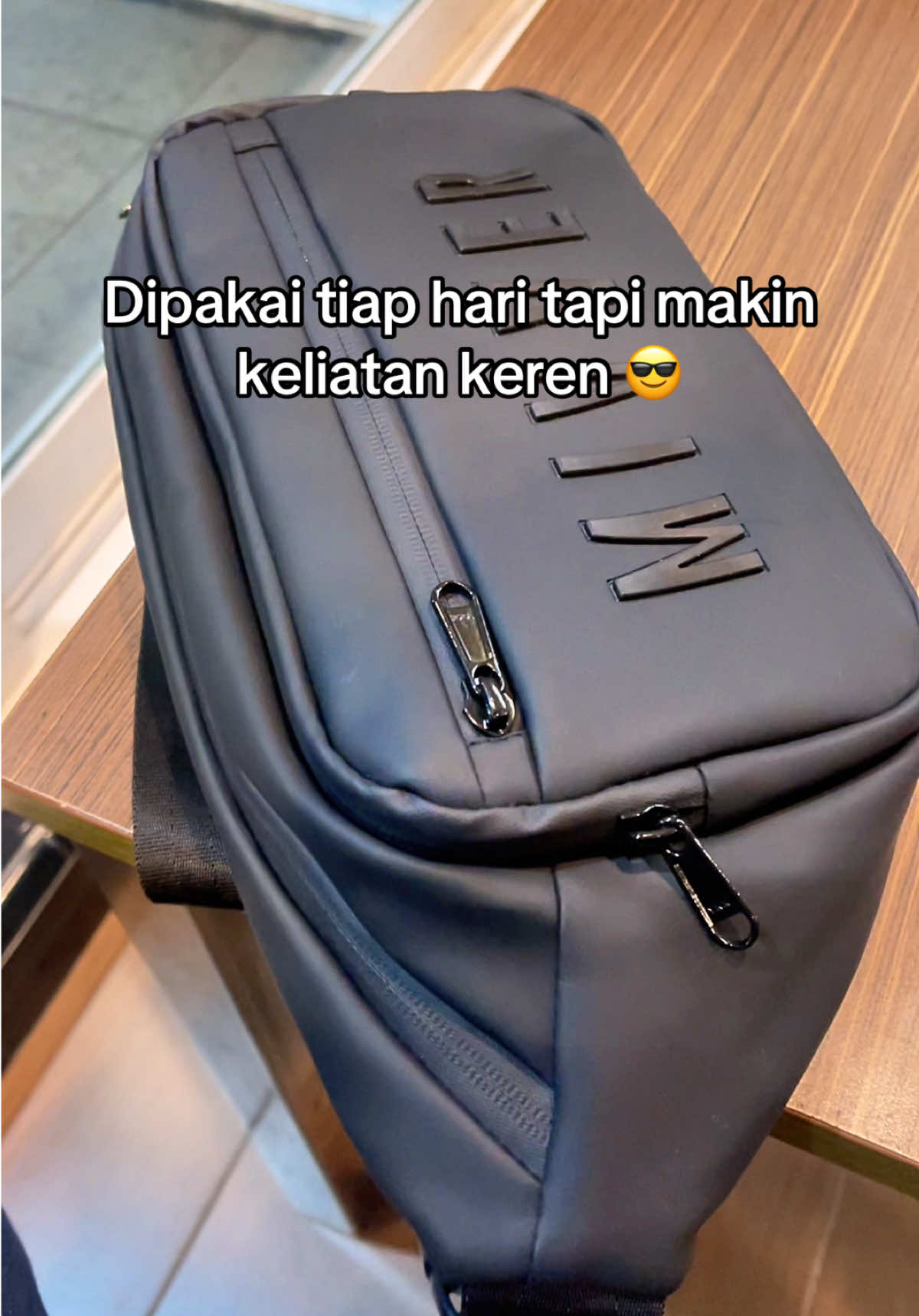 Baru kali ini nemu tas yang tampilannya seganteng ini Bahan tebal, Logo 3D 👌 #fyp  #wibgajian  #produkviral #taspria  #waistbagpria  #fashionpria  #hargapromo #cekkeranjang #murahberkualitas