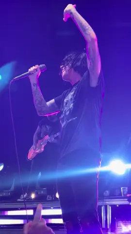 Incredible 🥹🙌🏼🔥🔥#kellinquinn #sws #sleepingwithsirens #icanthearyouworldtour2025 #icanthearyou #piercetheveil 