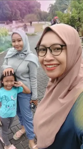 biissmillahirrohmanirrohim....ku tunggu Kun fayakunmu y rob dithun baru ini..... aamiin 🤲🥹🥹