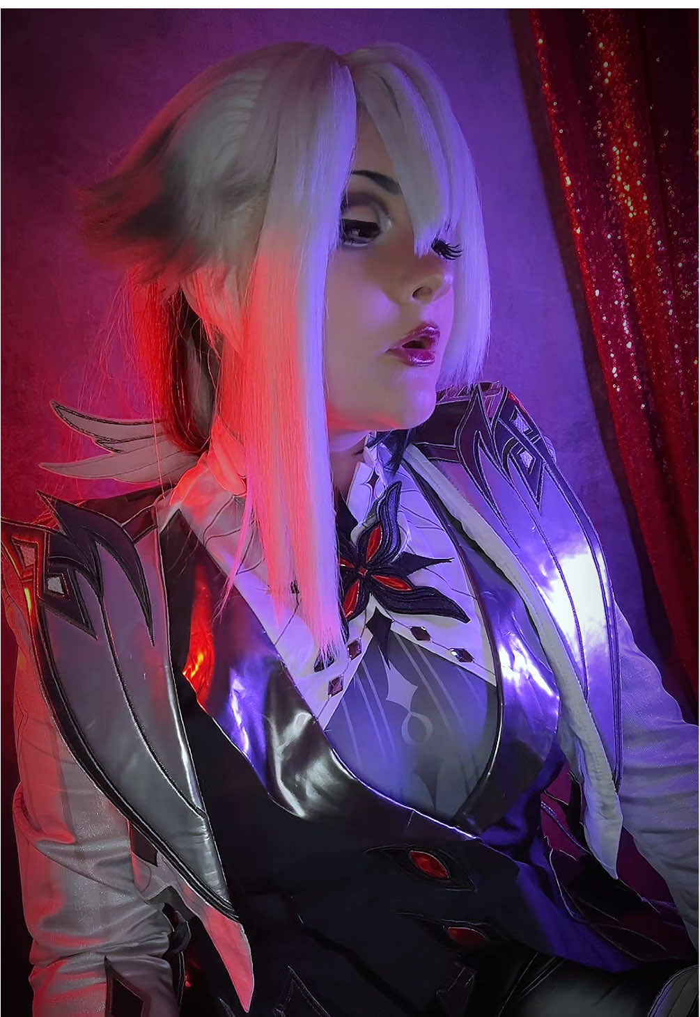 And One has always been my favorite band 🖤 Interesting to see it circulating around TikTok now (*´∀｀*) Haven't posted in a while but hello~ 🖤❌❤️ Hopefully I'll post more consistently soon. It has been super busy on my end! ʕ•ᴥ•ʔ #cosplay #cosplaygirl #femalecosplayer #arlecchino #arlecchinocosplay #GenshinImpact #genshinimpactcosplay #makeup #animegirl #animecosplay #GamerGirl #videogame #videogamecosplay #andone 