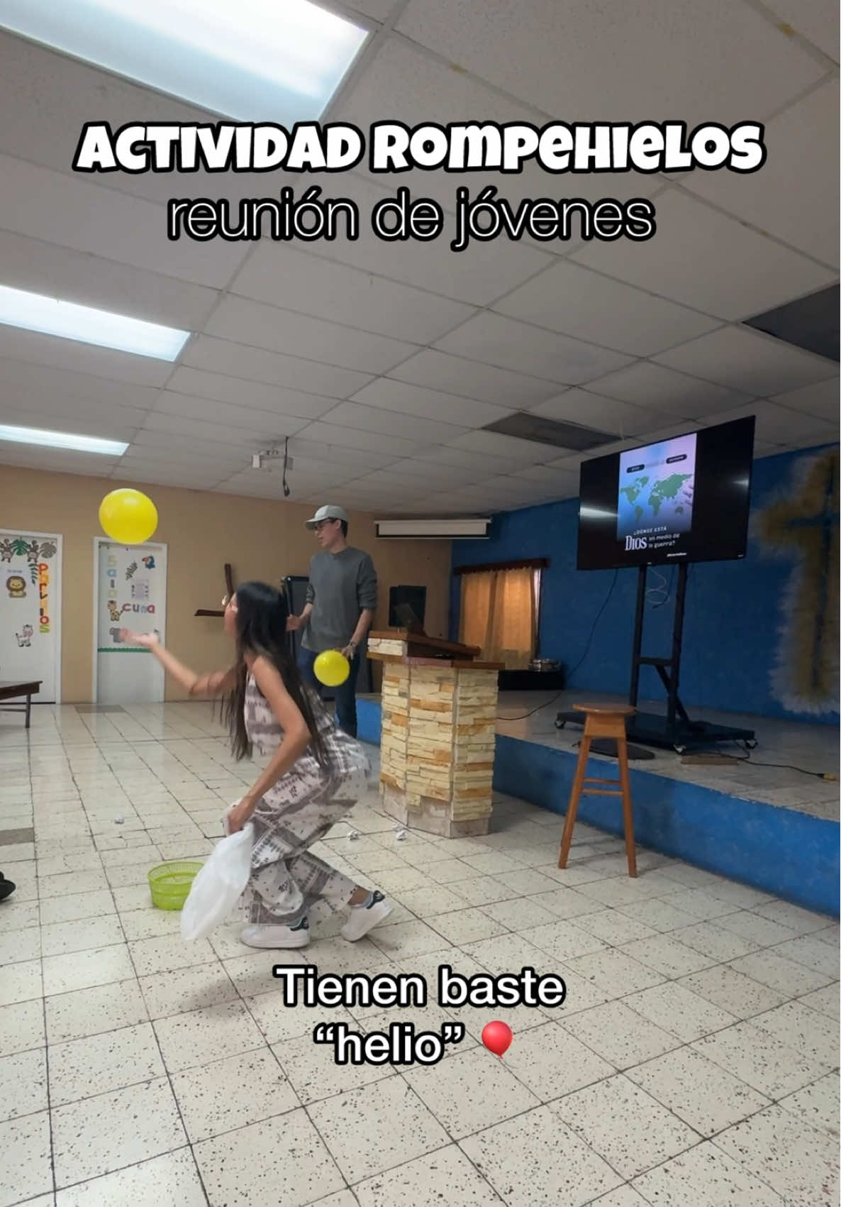 Dinámica rompehielos para reunión de jóvenes 🎈😎 Con la misma mano no dejes caer el globo y debes meter los papelitos en la canasta 💪🏻  . . . . . . #jni #jovenescristianos #jnilascolinas #reunióndejóvenes #viral #reunionjni #fyp #jovenescristianosenaccion #dinamica #dinamicascristianas #actividadescristianas
