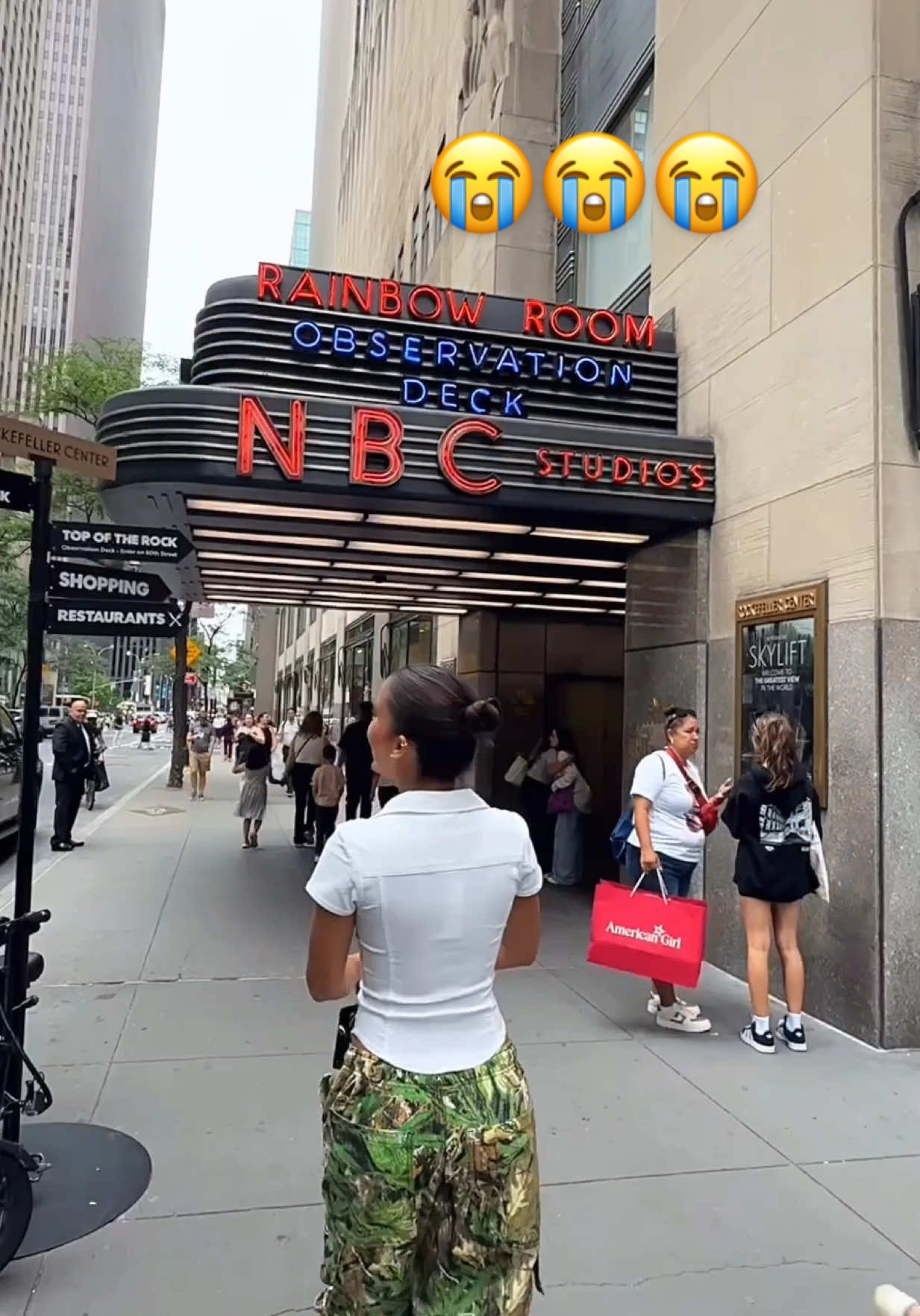 ME INVITARON A VER EL SHOW DE JIMMY FALLON!! hace 3 semanas me invitaron, no me lo podía creer... y llevo como 10 años viendo este show, admirandolo desde que vivia en RD, viendo el en la montaña rusa con kevin hart, viendo a 