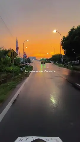 #sunsetvibes #lagugalau #fypindonesia #senja #viral2025 #laguindonesia#bergemasampaiselamanya 