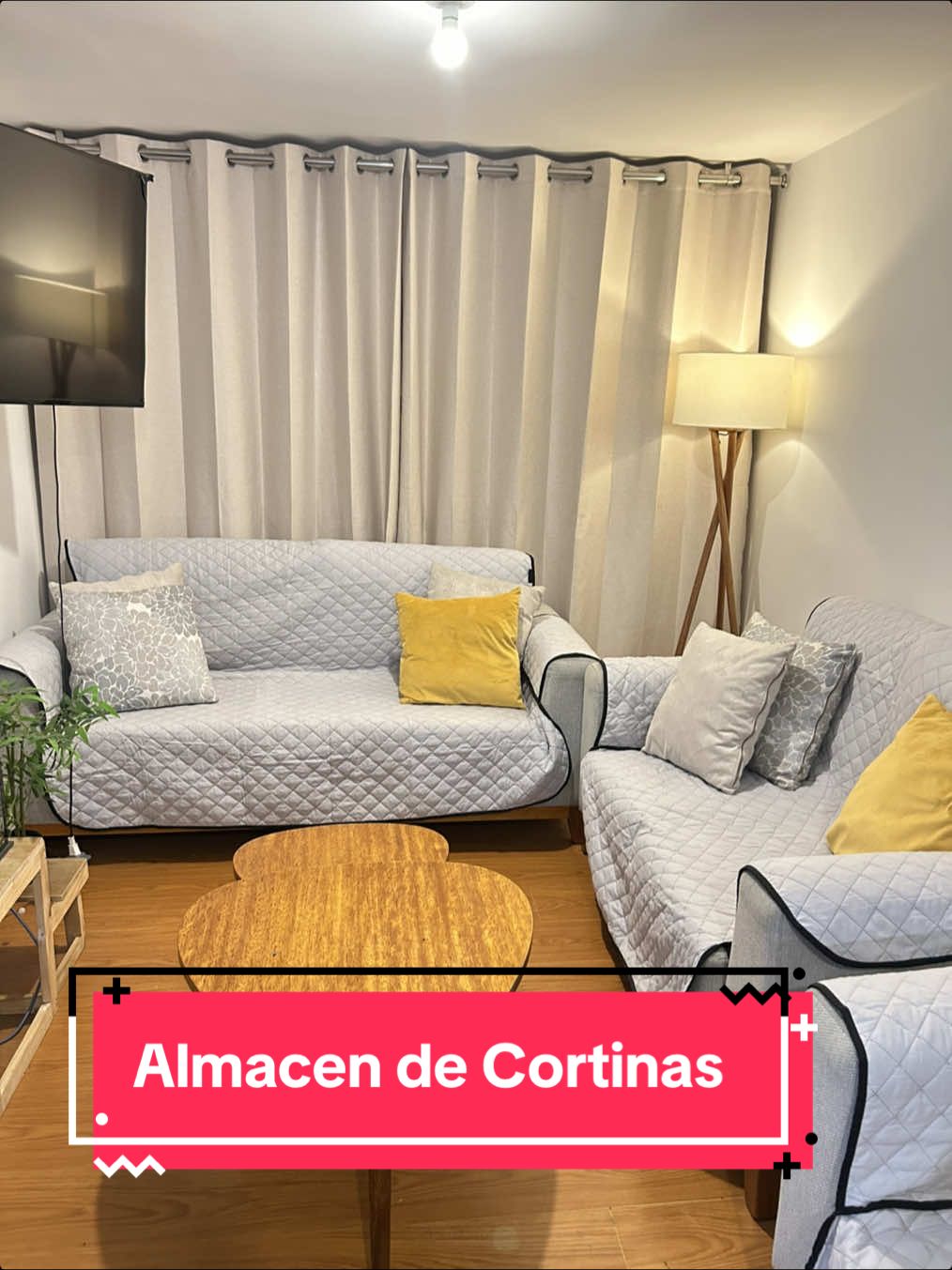 ✨ ¡Tremendo hallazgo en Gamarra! @Elena Decotextil  Gracias a sus sugerencias, cambié mis cortinas oscuras por unas claras y no puedo estar más feliz con el resultado. 🖤 Encontramos estas semi blackout en el almacén de importadores más grande y barato de toda Gamarra. Bloquean bien la luz sin oscurecer tanto el ambiente, ¡y estaban muchísimo más baratas que en tiendas normales! Una opción linda, funcional y económica 💸🪟 #CortinasBonitas #Gamarra #CortinasBaratas #tallerdecortinas #lascortinasmaspitucas #cortinasmaseconomicas #pierinacallecortinaseconomicas #cortinasblackout #cortinasquetapanluzsolar #DecoraciónHogar #armonizarmisala #HallazgosPitucos #PierinaCalle