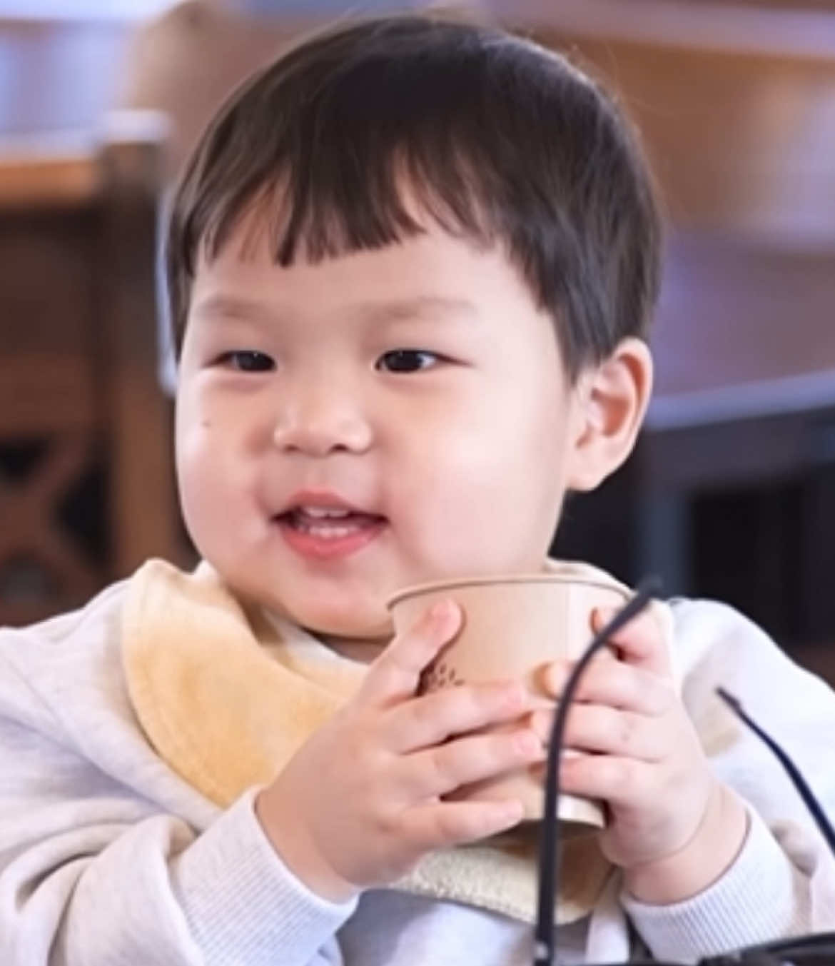 Now he loves saying abeoji💙 #김정우#kimjeongwoo 