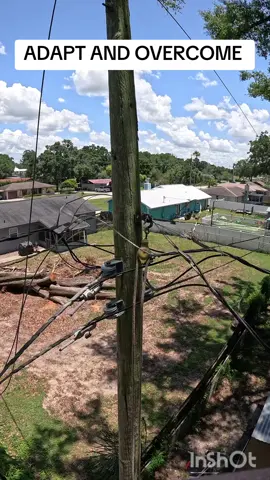 Sometimes you have to deal with what you got 🤙⚡️🇺🇸  #Americasfavoritelineman #lineman #apprentice #climbing #journeymanlineman #linemanissues #work #electricity #florida #constructionworker #welder #tools #working #Summer #heat #heatwave #wire #linemanwednesday 