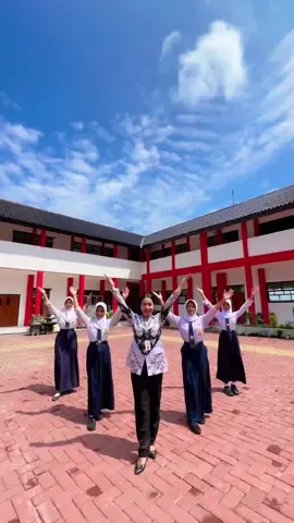 Mari anak2 kita menari India dlu ya. #septikurniawan#smpn16semarang#semaranghits#sekolahsemarang#gurudanmurid#guruhebat#muridhebat#bolechudiyan#kareenakapoor#kabhikushikabhigham#shahrukhkhan#rithikroshan#hindi#tariindia#trendindia#danceindia#tiktokindia 