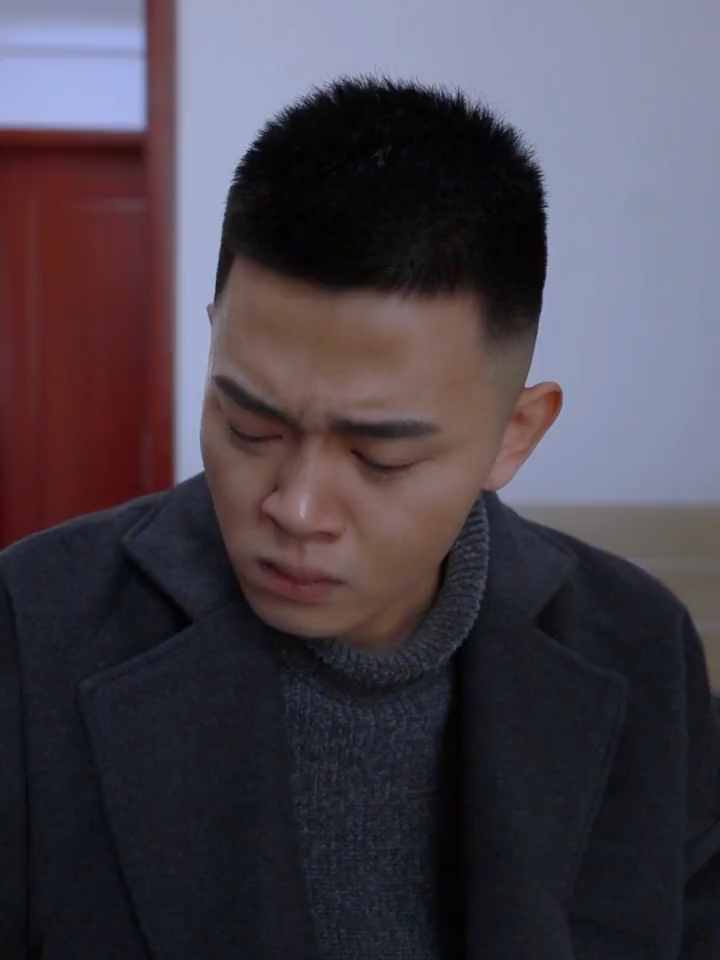 3xyq23reprwj92i每个大人都曾是小孩，只是他们总在故作坚强，来承担年龄的重量