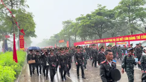 Tắm mưa có gì zuii #A80 #diễubinh #80nămQuốcKhánh #hola 