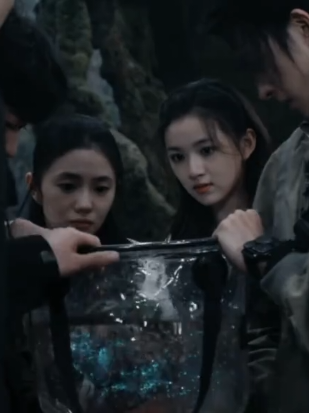bakal jadi salah satu drama terbaik buat aku, dari segi alur, visual, main & second cp, squad, semuanya suka, bakal sering rewatch sih ini. #七根心简 #thesevenrelicsofomen #thesevenrelicsofillomen #songweilong #liuhaocun #aoruipeng #wangyiting #zhangyichi 