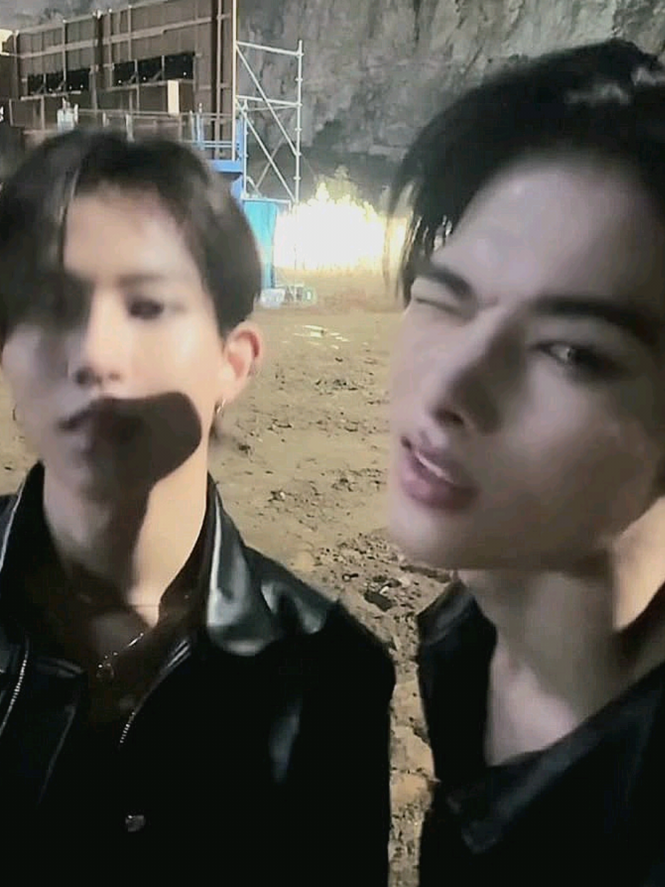 i need to dance bachata with them 🙏 #HEESEUNG #NI_KI #enhypen #edit #heeseung #ni_ki #nishimurariki #edit #bachata #romeosantos #ENHYPEN #kpop #fyp #deerclear #foryourstreaks cc:me ac: @audios 