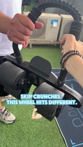 Skip crunches.This wheel hits different.💪#abs #abdominalwheel #abwheel #homegym