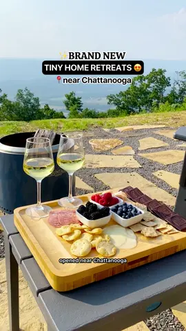 New place to stay on your next Chattanooga trip 😍✨ 📍Mountain’s Ledge is a luxury tiny home retreat with incredible views + amazing amenities ⛰️ hosted ✨the listing 🔗 is on my page! 🚙 Located just 20 minutes from downtown Chattanooga on Signal Mountain & nearby hiking trails 🥾 We stayed here recently to check out their new rental “The Bear” which is perfect for couples celebrating a special occasion or just a trip to Chattanooga with an epic view 🥳⛰️ 📌 Amenities: - Sunset views - Hot tub & fire pit - Sauna & cold plunge - Outdoor shower - King bed, panoramic view - Bathroom with shower & tub - Fully equipped kitchen They have 11 rentals on site and each have hot tubs & fire pits with varying privacy & rates -  some can sleep up to 4 people ❤️ #tinyhome #chattanooga #vacationrental
