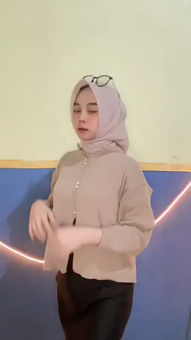 emang cakep banget rajutnya😍#lewatberanda #fyp #ootdhijab #ootdkondangan 