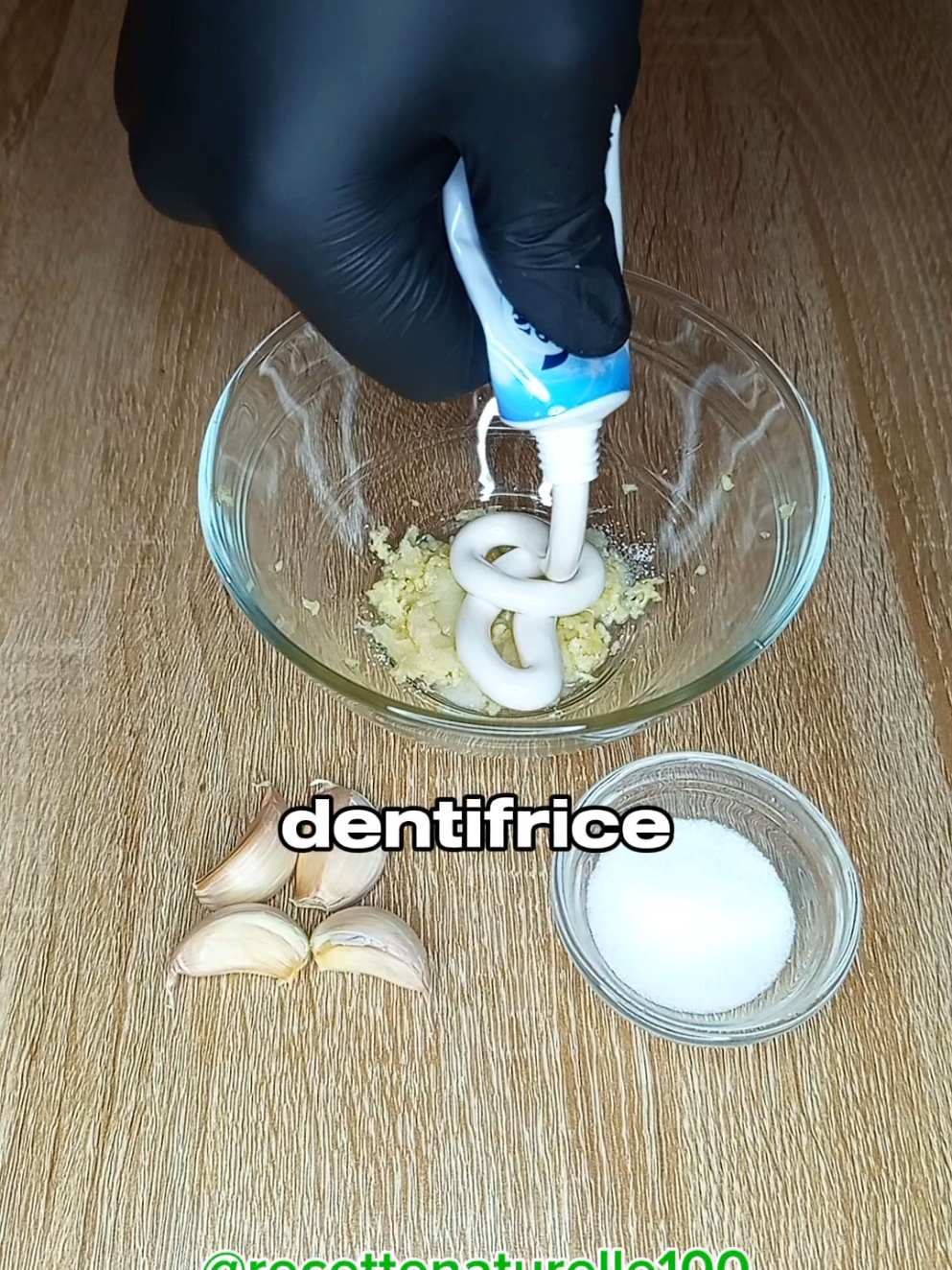 Fini les dents jaunes ! Essayez cette recette naturelle pour un sourire plus blanc, plus lumineux… et qui booste instantanément votre confiance #recettenaturelle #dentsblanches #whiteteeth #teethwhitening #oralcare #dentalhealth #hygienetips #yellowteeth #creatorsearchinsights 