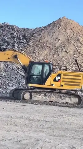 😈😈D11 ผู้ช่วยลากรถขุดตาย 336 ขนาด 36 ตัน💪💪💪💪💪🫡🫡🥰💪💪💪💪💪💪💪🔥🔥😎 #caterpillar #catd11 #d11 #cat336 #d11 power #excavator #dozeroperator #dozer #fypシ 