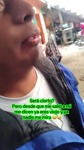 Desde que te salio esta maldita barba 🧔‍♀️ todos te miran 😂