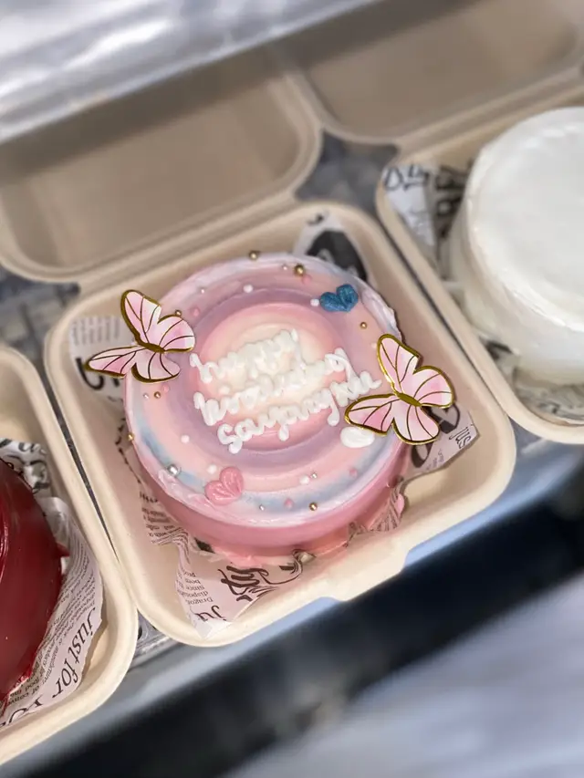 Cake bento diameter 10cm 💸Start 35k-58k (bisa req/custome desaign) 📍Jl Srikaya (Sui jawi/jeruju),Pontianak Gmaps (sweety cakery)  Wa :0812 5358 3278 IG: sweetycakery_ #fyi #fyp #cakeultahpontianak #4u 