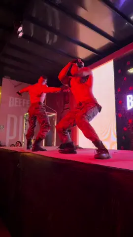 Así calentamos el escenario @Alejandro Manrique #modelo #paratiiiiiiiiiiiiiiiiiiiiiiiiiiiiiii #viralvideos #tikto #fyd #paratii #show #baile #fydシ #paratii #militar #stripper 