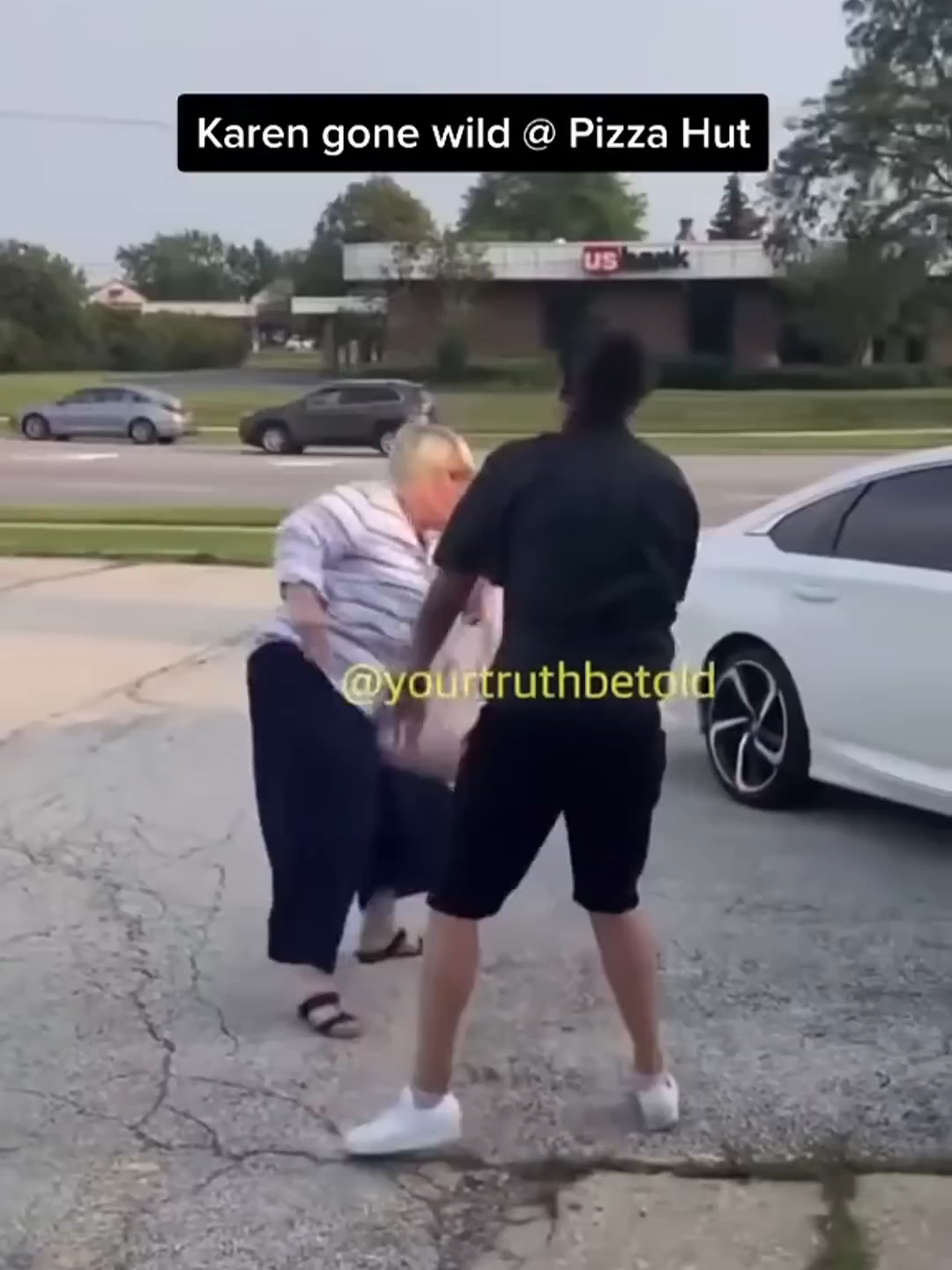 Crazy Karen Loses It At Pizza Hut