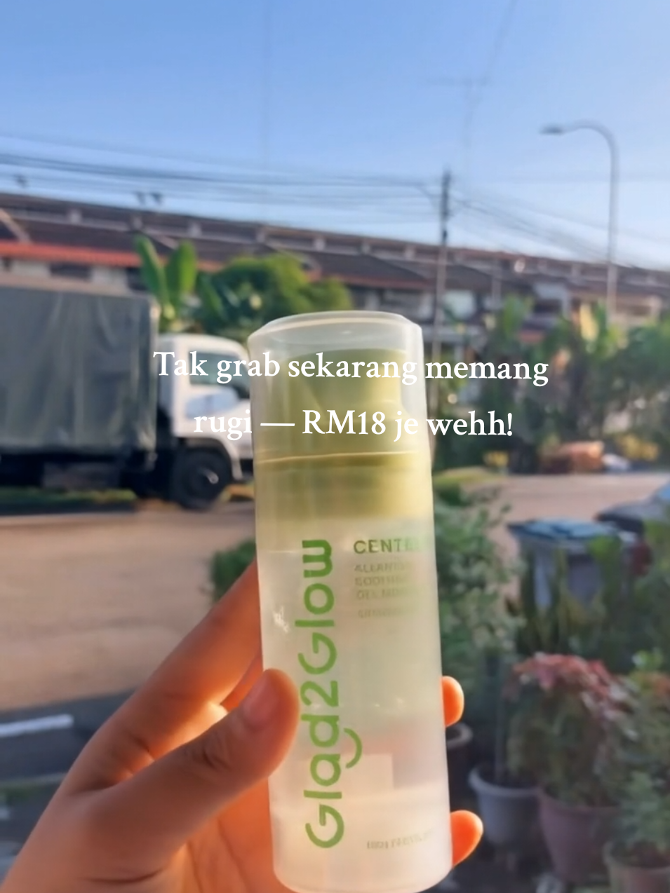 Moisturiser calming, sesuai untuk kulit breakout & sensitif 🧴 Saiz 100ml, pakai lama — sekarang tengah drop harga gila! RM18 je dari RM49 😭🔥 Tak grab sekarang memang rugi! #glad2glow #moisturizer #centella #skincareroutine #skincaretips #fypシ #forupage #newbie #affiliatemarketing 