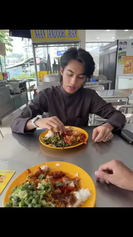 After solat , makan jap 😊@Harith Reazal 