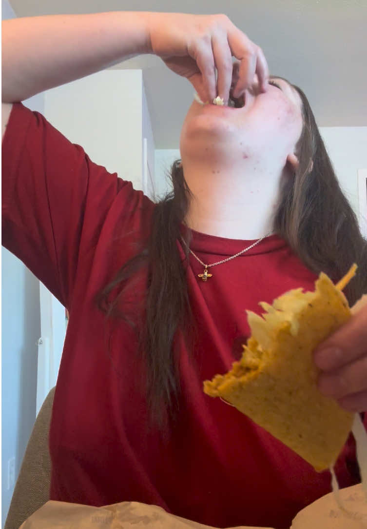 Snacking like a pig 🐷🌮 #belly #full #bloatedbelly #feedee #fyp #trending #viral #stuffing #bodypositivity #weightgain #Foodielife #FoodLover #feelinggood #eating #asmrfood #snacking #bigbeautifulwoman 