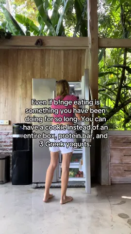 I get it. Here to help you stop binging and thinking about food all the time.  Head to the top of my page and DM me “masterclass” on IG.  #Foodfreedom #stopdieting #overeating #overeatingtips #mindfuleating 