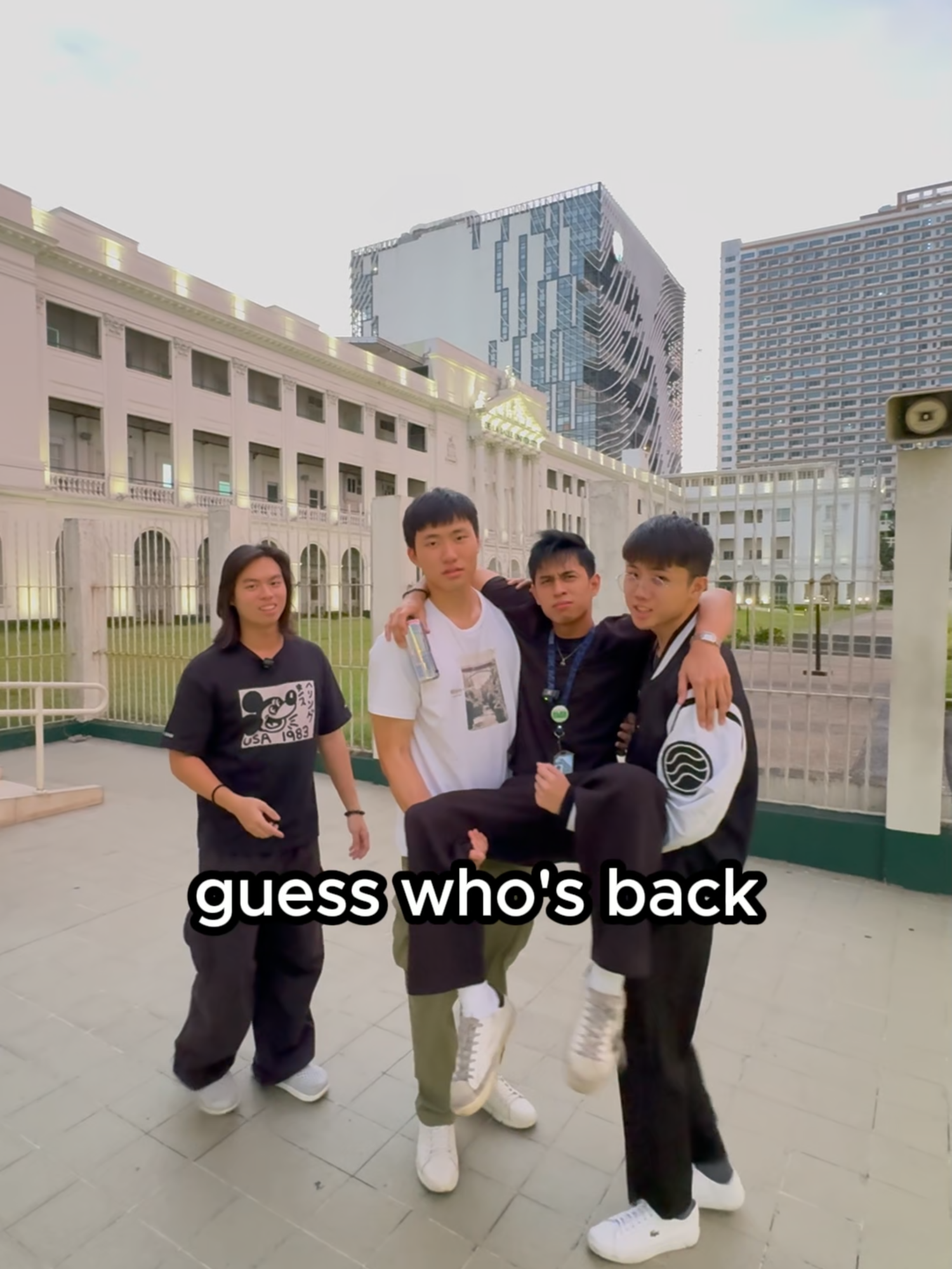 DLSU to Ayala Manila Bay with @russcojarvina_ & @chinito_walkers #fyp #fypppppppppppppp #fypage #chinitowalkers #idrianlim #jetnekko #bonshi #Vlog #russcojarvina #russco