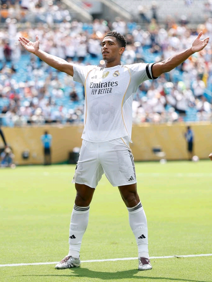 إنهُ بيلينغهام 🤍🤍☝🏼 #ريال_مدريد #كرة_القدم #بيلينغهام #فارس_عوض #تشابي_الونسو 