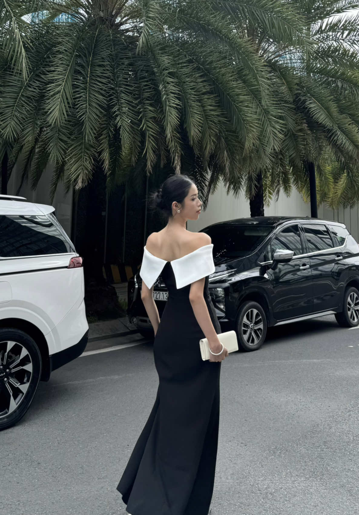 Có bạn như này thì lúc nào cũng yên tâm. Váy: @WonderHouse  #hatmuoicuabien #ngththuyz 
