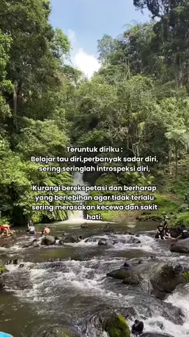 Kadang kita sibuk tersinggung dan sakit hati sama apa yang orang lain pikirin, ucapin, utarain ke kita. Sampai kita lupa bahwa sebetulnya yang paling penting yaaa introspeksi, dan yakin dengan value kita sendiri🤗 #katakata #katabijak #katakatamotivasi #dirisendiri #katakataberkelas #fyppppppppppppppppppppppp 