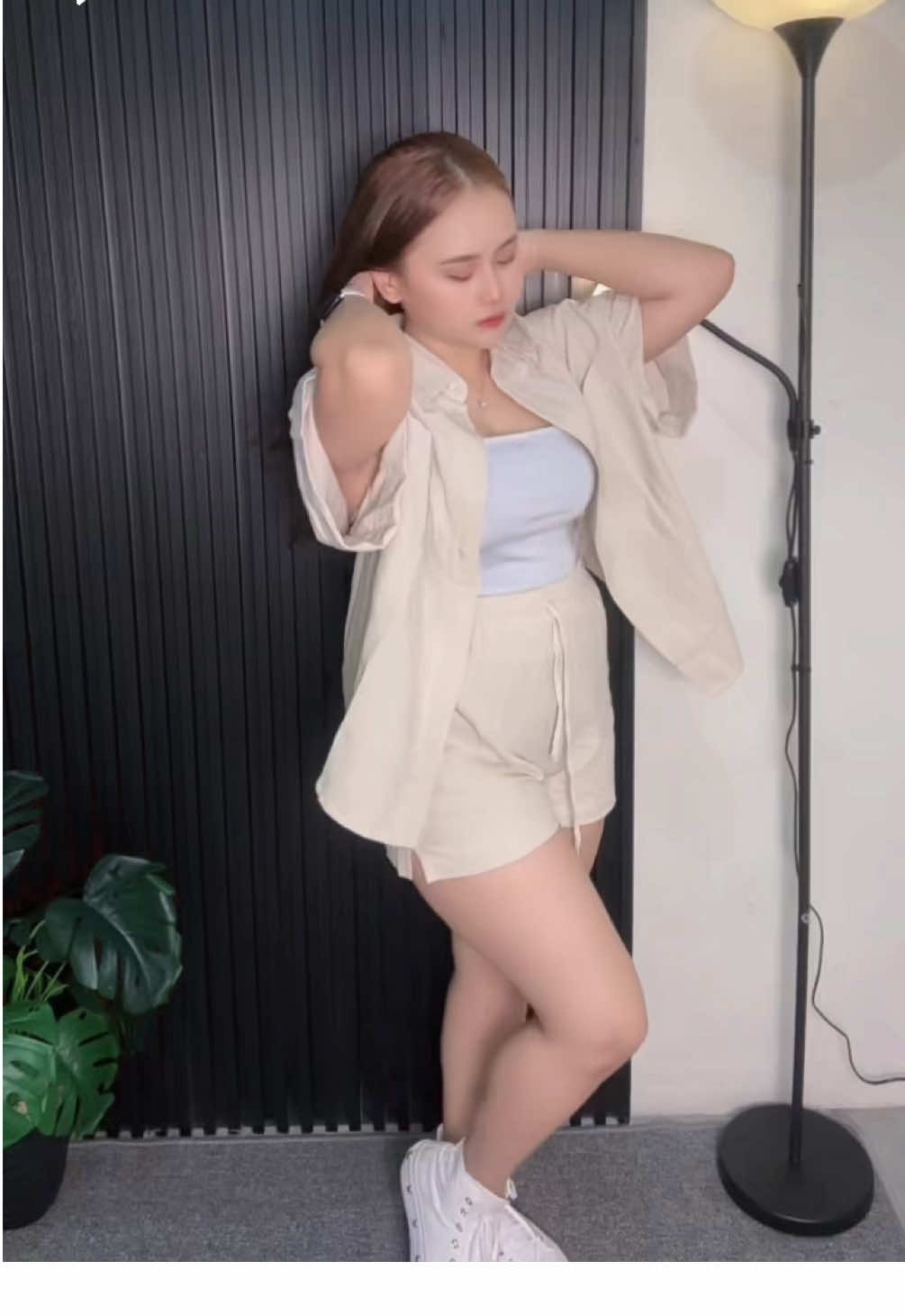 Membalas @muttyanach set kemeja satu ini aslinya emang lucu dan sebagus itu sih 😍 #onesetkemejakekinian #OOTD #ootdinspo #setkemejalinen #linen #fyppppppppppppppppppppppp