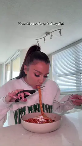 The only way I’m cutting carbs 💁🏻‍♀️