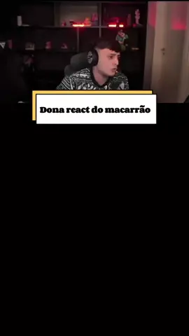 Dona reação do macarrão kkkkk #react #live #macarrao 